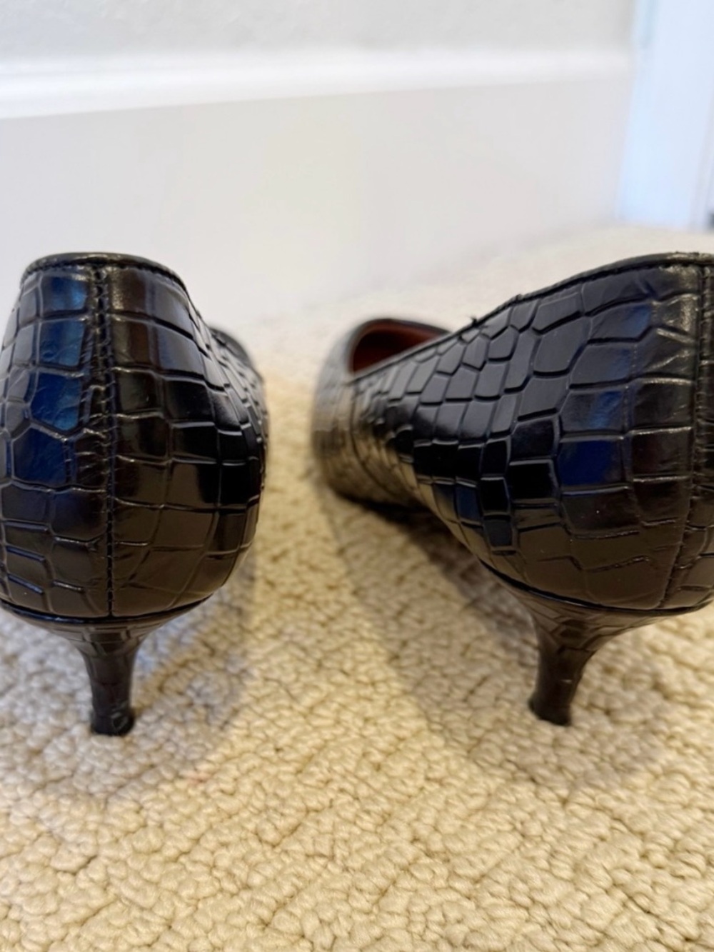 Vionic Black Croc-Embossed Pointed-Toe Kitten Heels - Picture 4 of 9